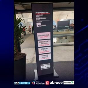 A locação de totem para eventos apresenta visualização em alta definição 