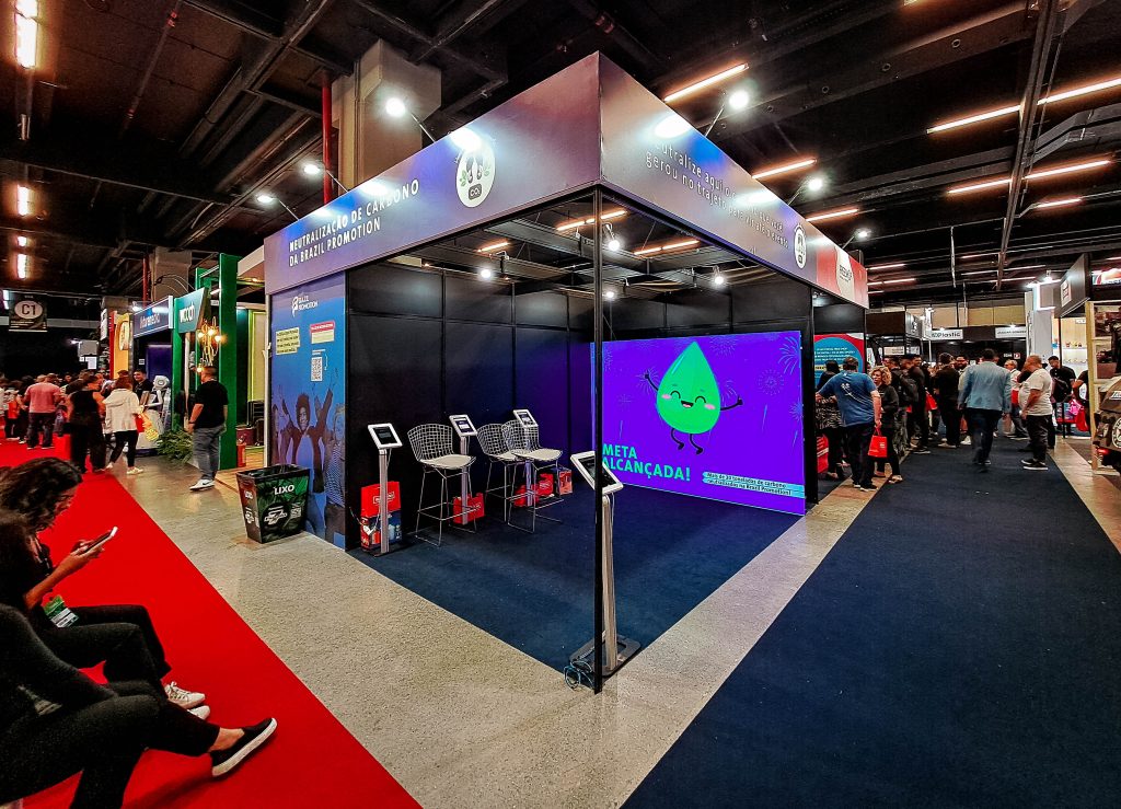 Aluguel de Totem Digital Touch Screen 4K com Painel LED Interativo para Divulgação de Marcas, Eventos e Feiras em Fortaleza