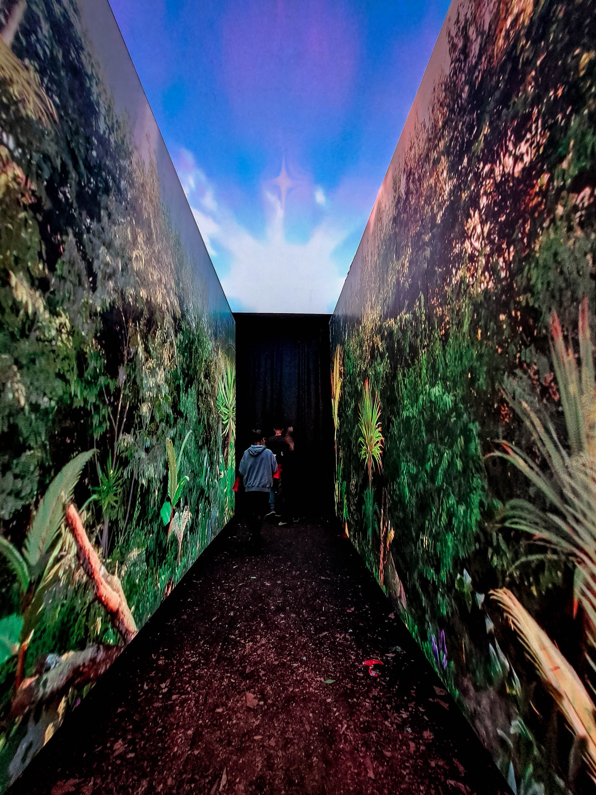 Aluguel de Totem Digital Touch Screen 4K com Painel LED Interativo para Divulgação de Marcas, Eventos e Feiras em Fortaleza