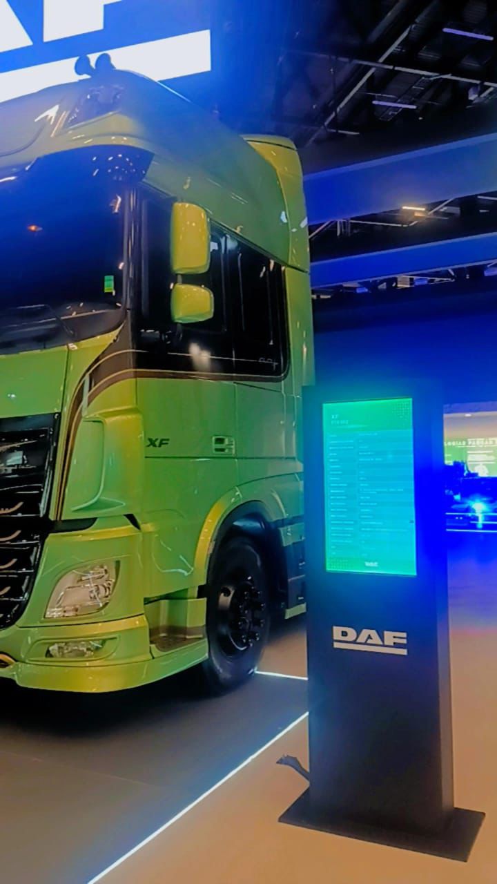 Aluguel de Totem Digital Touch Screen 4K com Painel LED Interativo para Divulgação de Marcas, Eventos e Feiras em Fortaleza