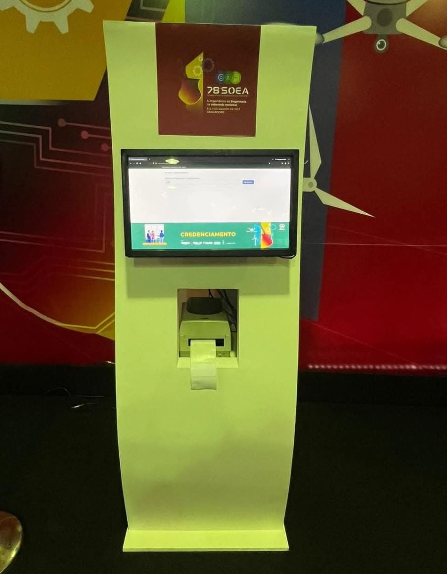 Totem Interativo Touch Screen para Credenciamento e Marketing Digital