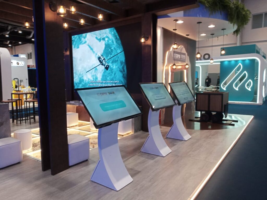 Aluguel de painel de LED, TVs touch screen e monitores interativos para interiores e eventos em São Paulo, Campinas e Santos