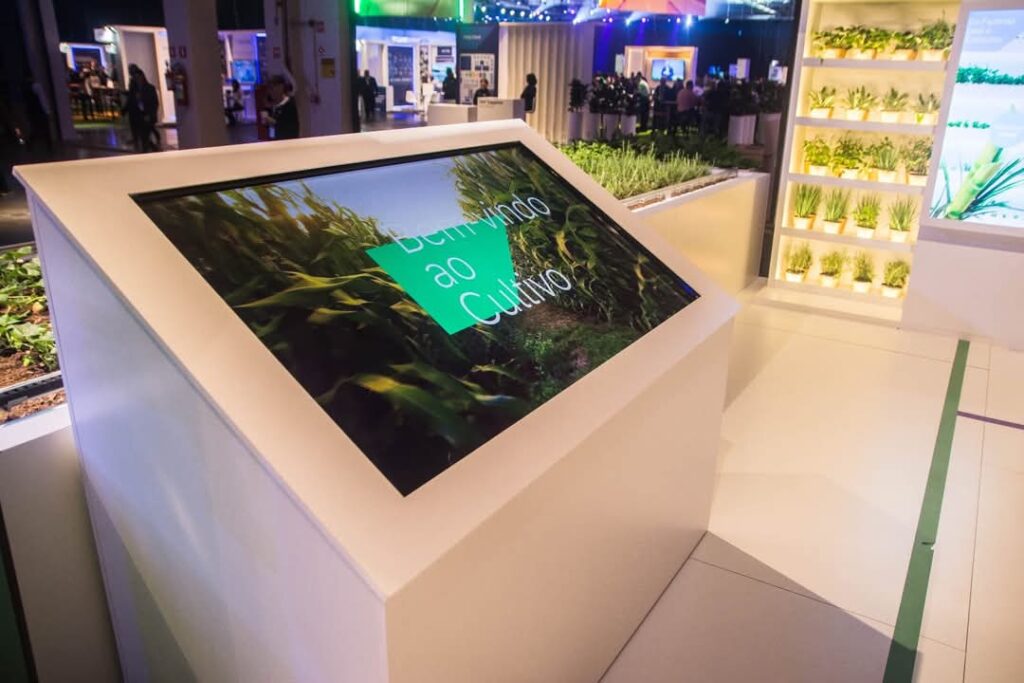 Aluguel de painel de LED, TVs touch screen e monitores interativos para interiores e eventos em São Paulo, Campinas e Santos